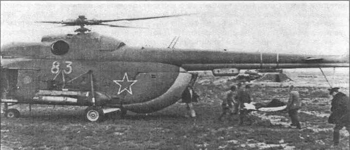 Эвакуация раненых на Ми8Т Осень 1982 г На пятачке высокогорного - фото 34