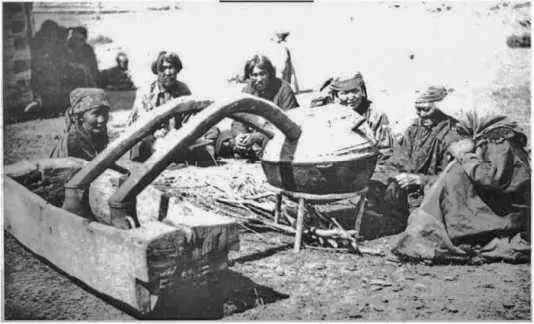 Приготовление араки молочной водки Хакасия Фото П Е Островских 1894 г - фото 189