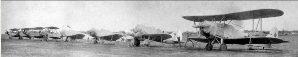 Стоянка самолетов школы К маю 1941 г в школе имелось 80 самолетов ДБ3 15 - фото 62