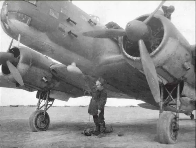 Бомбардировщик ДБ3 из состава 3й аэ 1943 г Подготовка к полетам - фото 65
