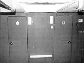 На борту Ту114 были женский и мужской туалеты Надо сказать что АТБ училища - фото 128