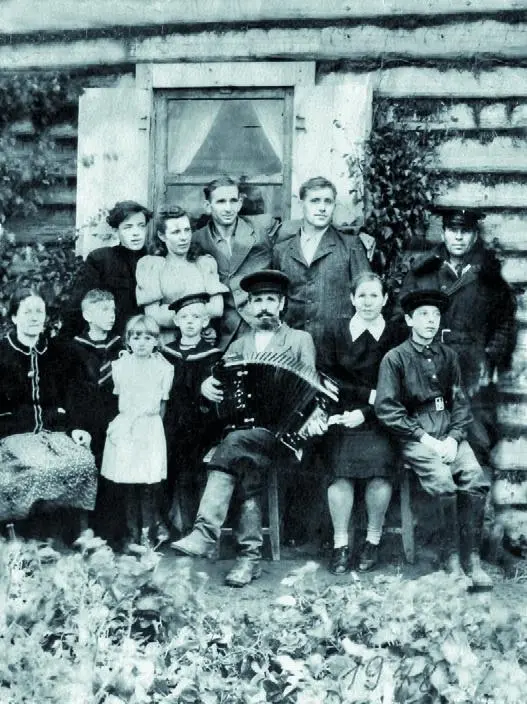 Семья Береговых в ссылке Коми 1948 В 34м нас с мамой выпустили Дали - фото 4