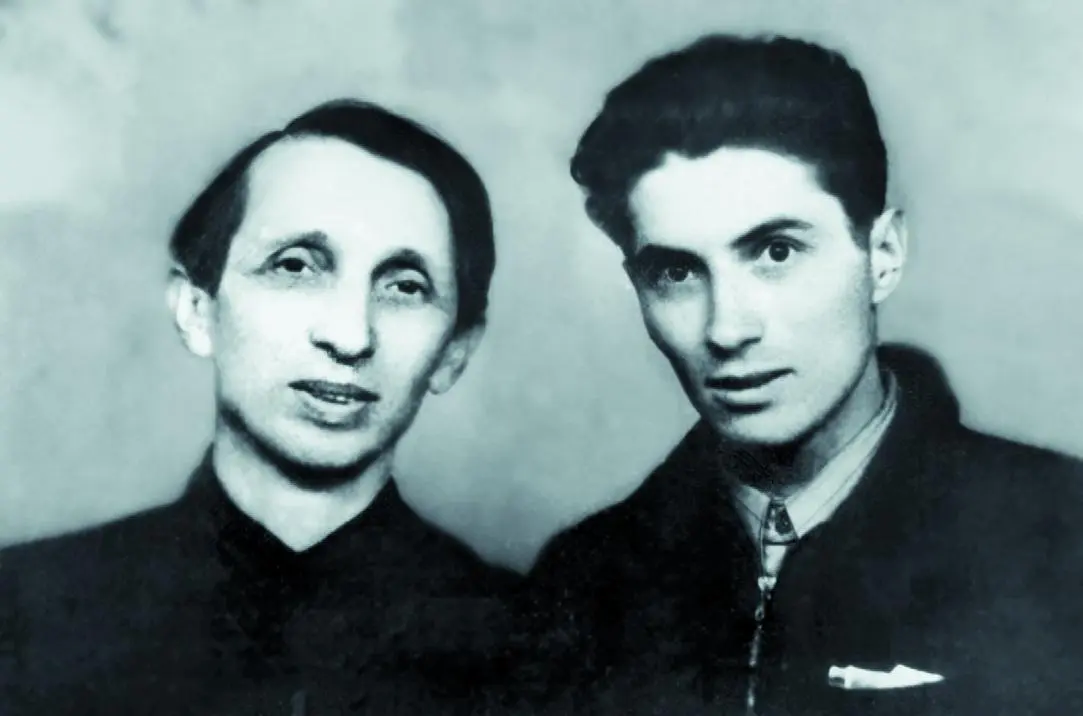 С отцом Караганда 1955 год ЧЕМОДАН С КОЛЫМЫ Чемодан я выменял на сахар - фото 9