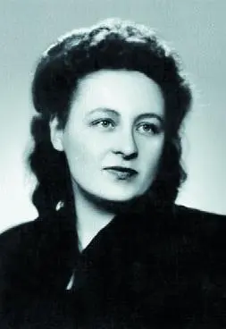 После освобождения 1954й год Нас вели колонной по улицам а прохожие даже не - фото 88