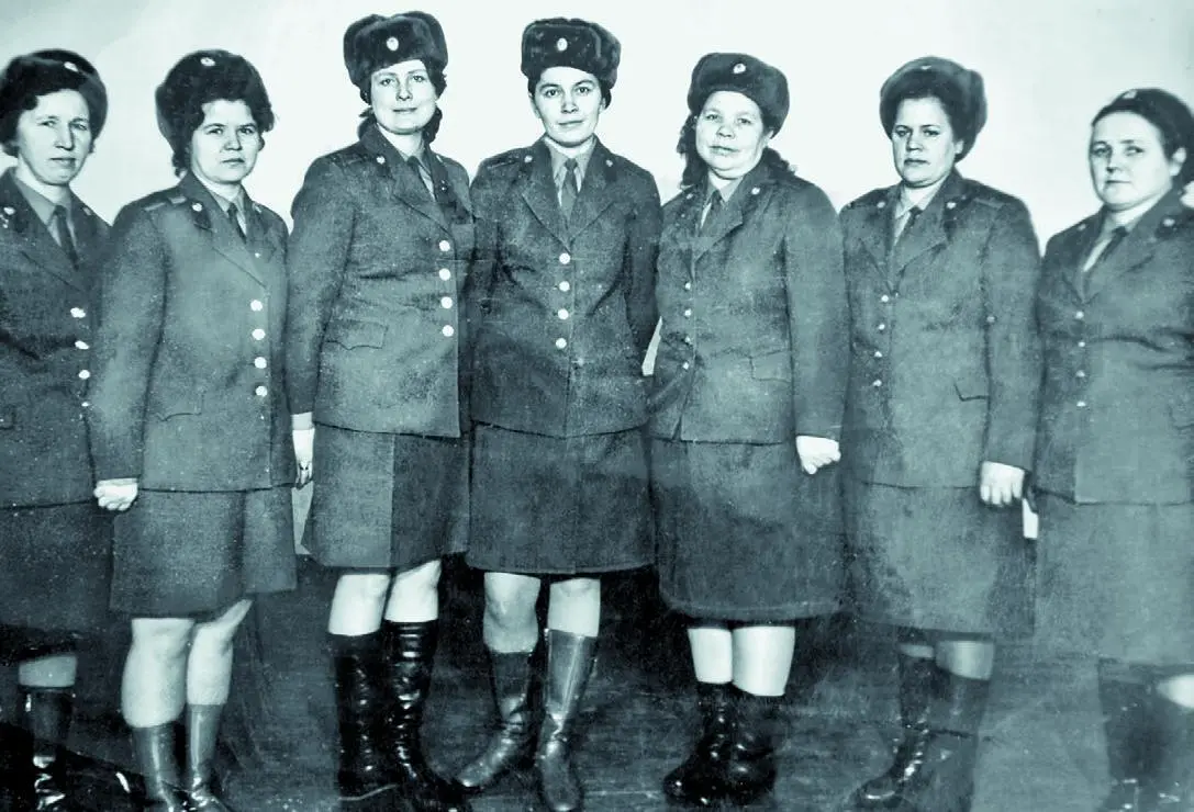 Надзирательницы Владимирского централа Ираида Борисевич третья справа - фото 92