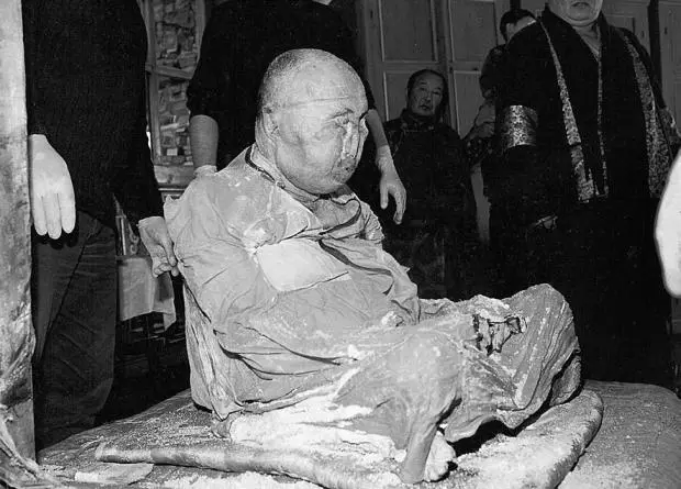 Монах Итигэлов в 2002 году Работа по созданию эликсира бессмертия для Сталина - фото 35