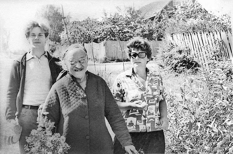 Н Я с Никитой и Варварой ШкловскимиКорди Таруса 1966 г В В - фото 65