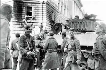 Стюарты 1й танковой бригады НОАЮ на улицах г Триест Май 1945 г На фото - фото 170