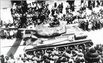 Танки Т3485 из состава 2й танковой бригады НОАЮ на улицах Загреба Май 1945 - фото 179