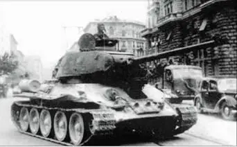 Танки Т3485 из состава 2й танковой бригады НОАЮ на улицах Загреба Май 1945 - фото 180