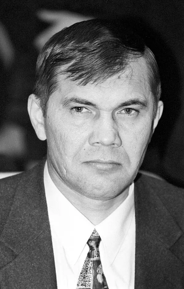 Александр Лебедь Дмитрий Фонарев В начале 90х на Арбате проходили - фото 6