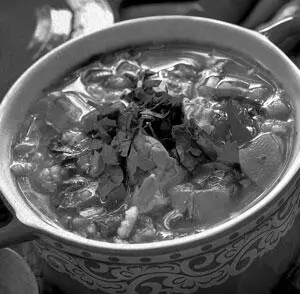 Борщ с грибами килькой и фасолью Продукты 1 крупная головка репчатого - фото 401