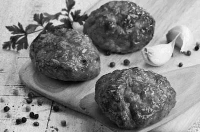 Сформовать шарики и выложить на горячую сковородку с маслом Накрыть крышкой - фото 419