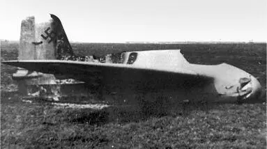 Авария Me 163 AV5 25 августа 1942 г Me 163A был оснащен двумя деревянными - фото 23