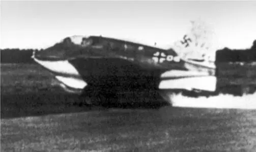 Me 163B перед взлетом Крыло как и на Ме 163А осталось деревянным Правда - фото 35