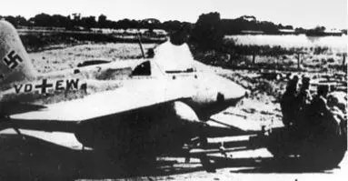 Me 163 BV14 в конце 1943 года во время испытаний Me 163B на буксире - фото 47