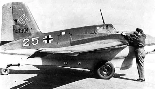 Me 163В1 с серийным номером 191904 К декабрю 1943 г Мессершмитт изготовил - фото 56