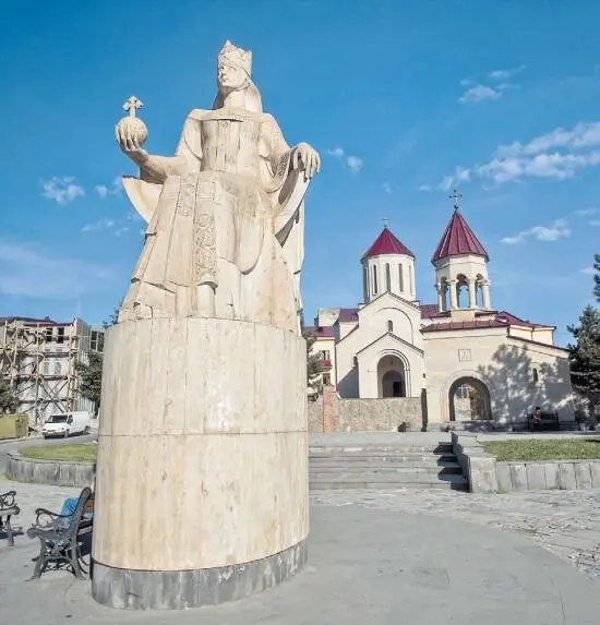 Памятник царице Тамаре в Ахалцихе Тамара и здесь не растерялась Зная - фото 230
