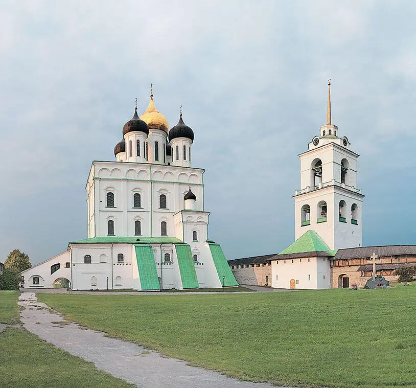 СвятоТроицкий кафедральный собор в Пскове XVII в где по сей день хранятся - фото 14