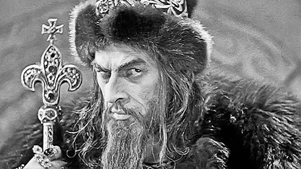 Иван IV становится Грозным Кадр из фильма С Эйзенштейна 1945 Боярские - фото 74