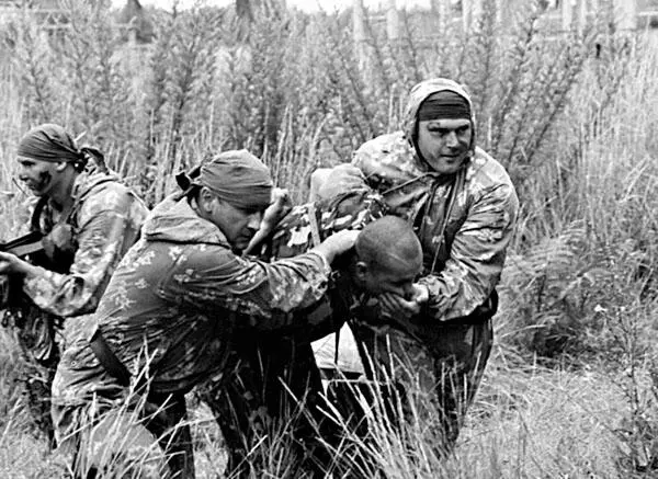 Захват языка Существуют три основных способа бесшумного захвата языка - фото 252
