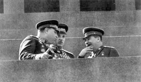 Василевский и Рокоссовский тоже изрядно раздражали Сталина Эти умствования - фото 15