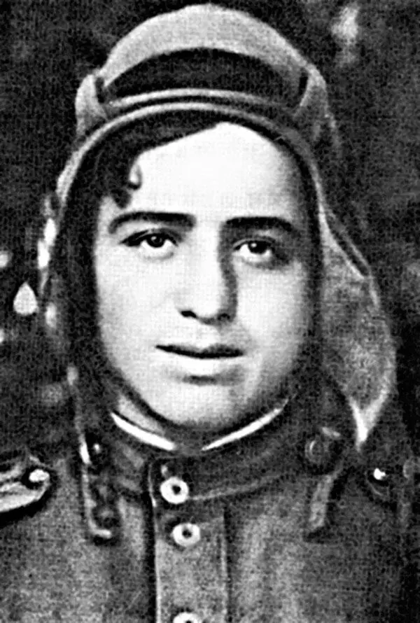 командир танка 2й отдельной гвардейской танковой бригады Наступление началось - фото 28
