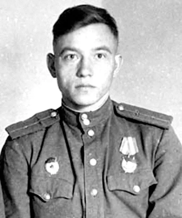 летчик 86го Гвардейского истребительного полка Немцы шли парой Сбивать - фото 14