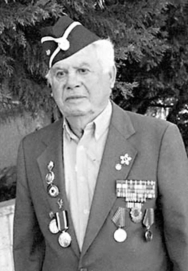командир танка 109го тяжелого такового полка Прибыли к передовой и возле - фото 51
