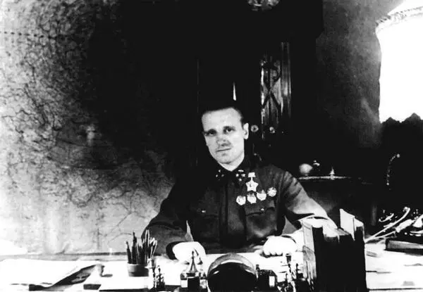Командир 81й ад Александр Евгеньевич Голованов сделал в годы войны - фото 40