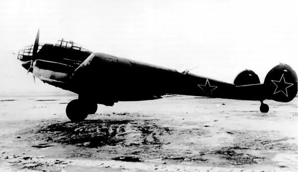 Самолет Ер2 с моторами МБ100 в ходе заводских испытаний Эти 24цилиндровые - фото 95