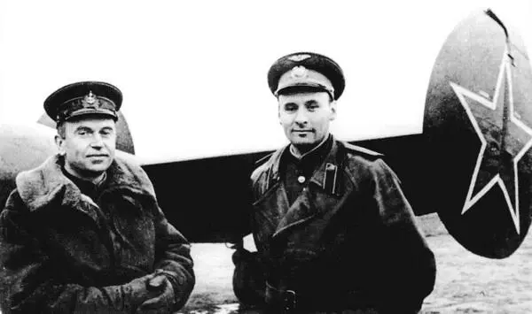 Летчикиспытатель полковник А И Алексеев и главный конструктор В Г - фото 96