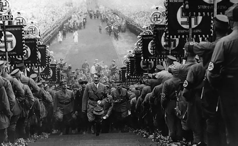 Кадр из фильма Триумф воли Режиссер Лени Рифеншталь 1935 Кадр из фильма - фото 17