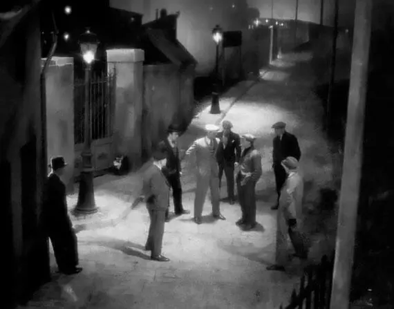 Кадр из фильма Под крышами Парижа Режиссер Рене Клер 1929 Между кольцом - фото 36