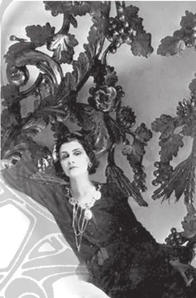 Коко Шанель в фотоателье Хорста 1937 г 21 Шляпный салон Конечно это был - фото 21