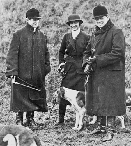 Коко Шанель Уинстон Черчилль и его сын Рэндольф 1928 год 73 Берлин - фото 73