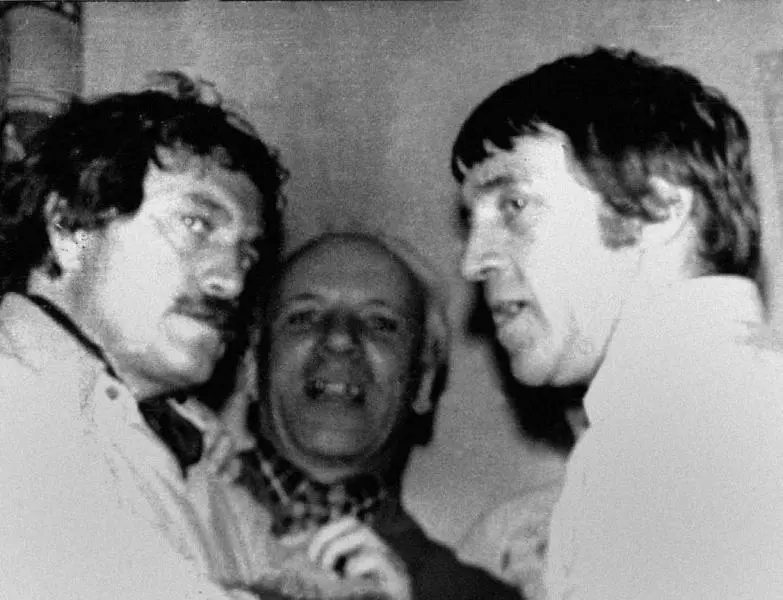 22 июля 1980 года Аксенов с семьей покинул Россию а через три дня умер - фото 78