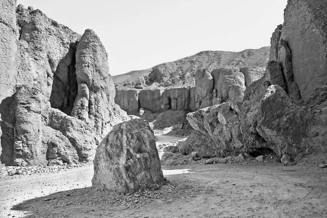 Рис 87 Один из отрогов Долины царей Здесь тоже есть гробницы Фотография - фото 88