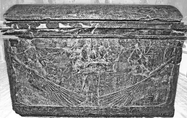 Рис 124 Боковая стенка саркофага Ая Обратите внимание как много здесь - фото 125