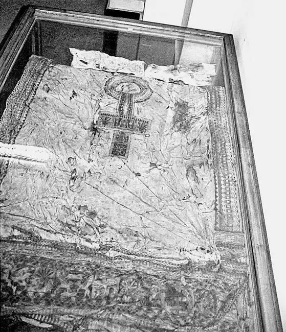 Рис 146 Льняная рубаха в которой был похоронен древний фараон - фото 147