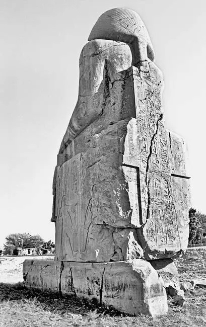 Рис 181 Южный колосс Мемнона Фотография 2000 года Рис 182 Южный колосс - фото 182