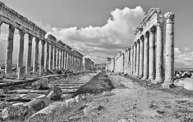 Рис 282 Апамея в Сирии Согласно Новой хронологии одно из грандиозных - фото 283