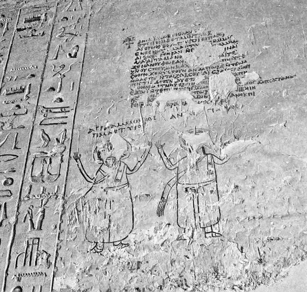 Рис 297 Изображения христианских священников в церковном облачении и - фото 298