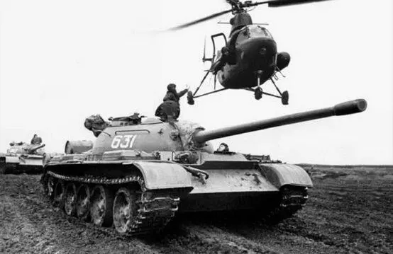 Вторым по ценности после личного состава в военной авиации были конечно - фото 21