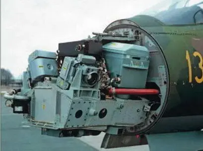 Носовой конус SF 37 снят давая возможность увидеть две камеры SKa 24С с 120мм - фото 68