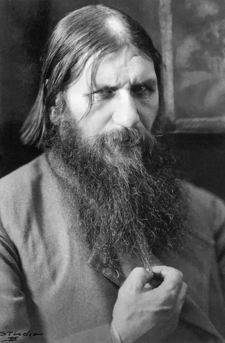 Григорий Распутин Поскольку опорочить Распутина не удавалось в 1914 году на - фото 24