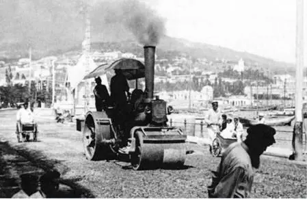 Французский паровой каток Альбарэ на укатке набережной Ялта 1898 г - фото 120