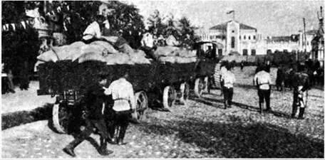 Автопоезд с дорожным паровозом Фоулер во время маневров под Курском 1902 г - фото 95