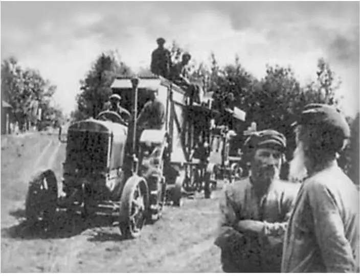 Одна из первых машиннотракторных станций 1928 г В 1926 г вступила в силу - фото 130
