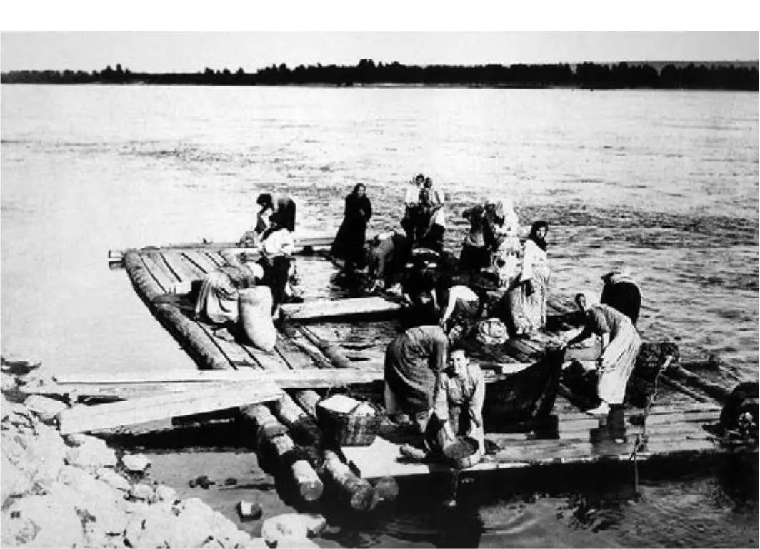 Прачки на Енисее Начало 1900х гг В деревнях господствовали патриархальные - фото 7
